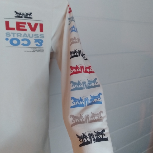 Levi's multi colour horses graphics down sleeve and front chest graphic shirt - Picture 3 of 6